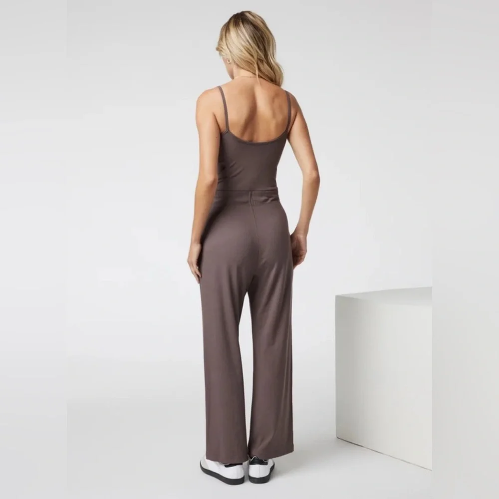 Vuori Womens Pose Scoop Jumpsuit Large Color Chocolate Loungewear Comfort Travel - Picture 2 of 12